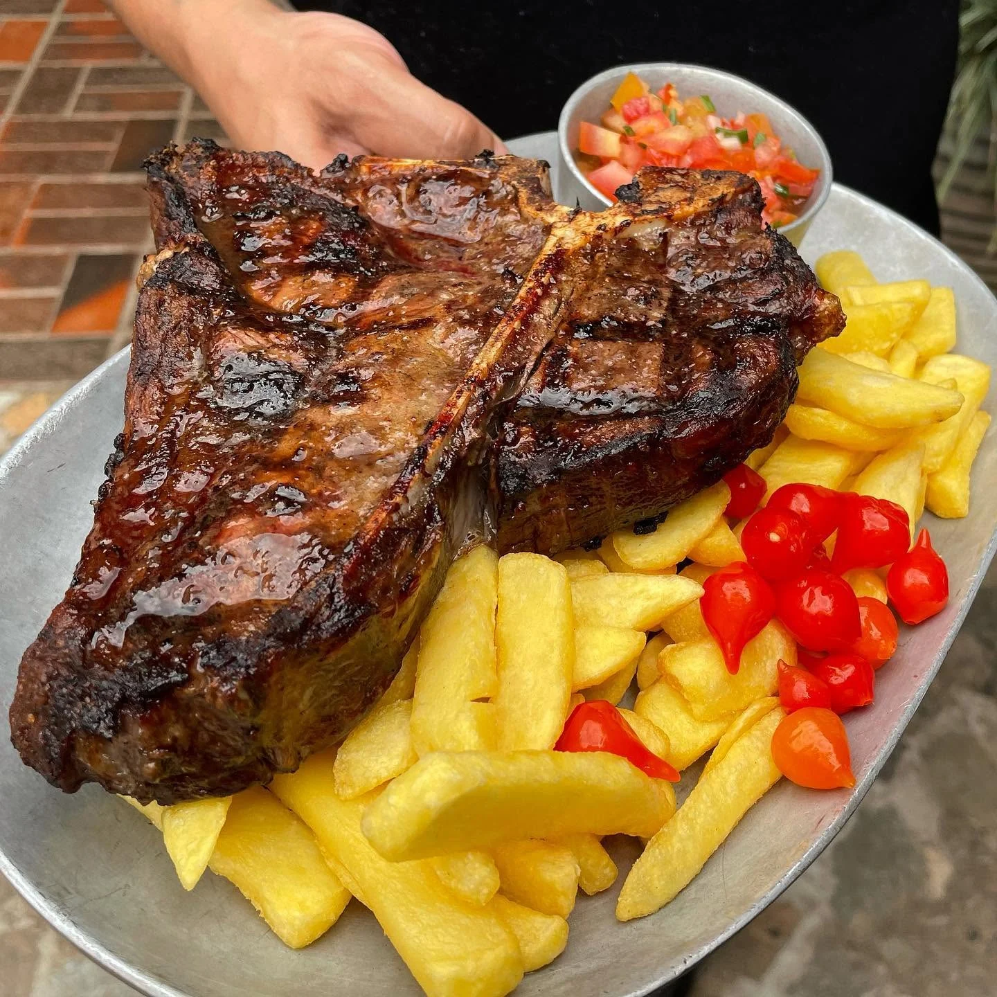 Corte T-bone servido no Mar Mineiro